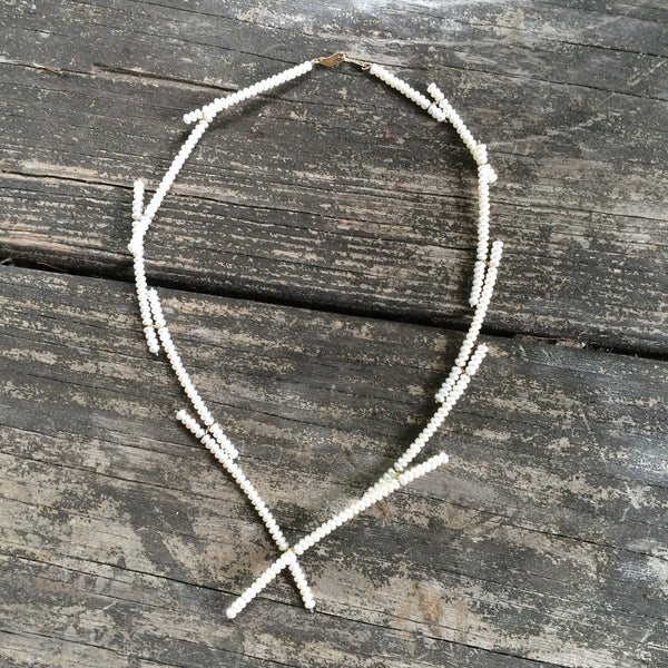 Broken Line necklace in white pearls